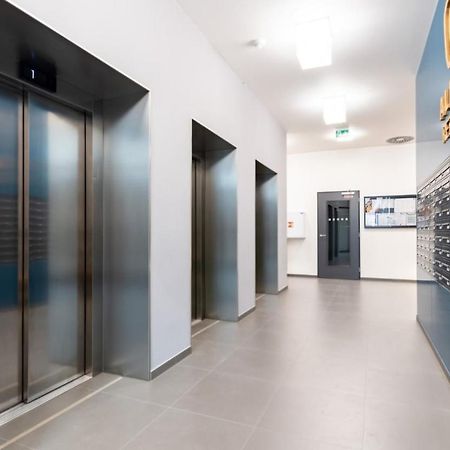 Apartman Iman With Privat Garage Parking Free Lägenhet Košice Exteriör bild