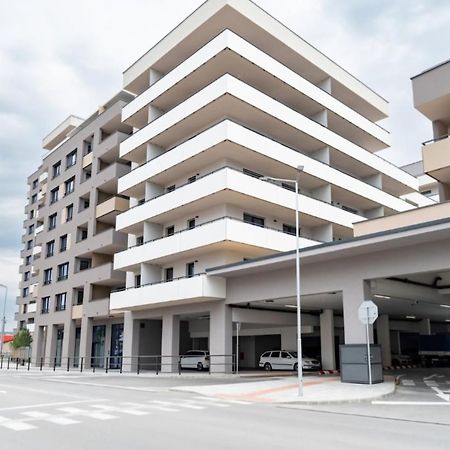 Apartman Iman With Privat Garage Parking Free Lägenhet Košice Exteriör bild