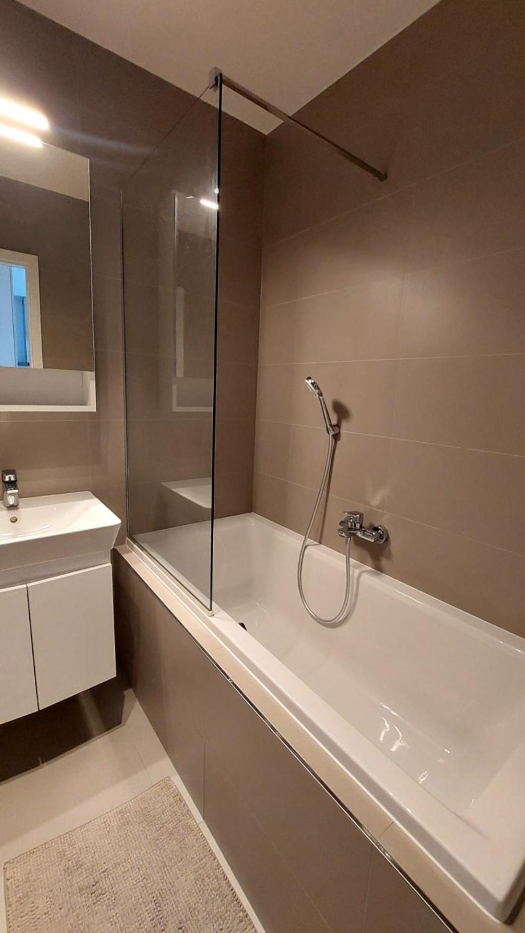 Apartman Iman With Privat Garage Parking Free Lägenhet Košice Exteriör bild